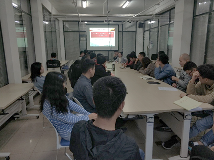 图片包含 人员, 室内, 人物, 就坐描述已自动生成